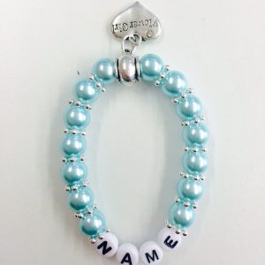 Armband “Flowergirl” personalisiert mit Name hellblau