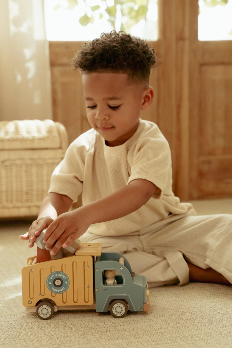 Little Dutch LD2535 Holzauto Kipplaster mit Puppen – Bild 4
